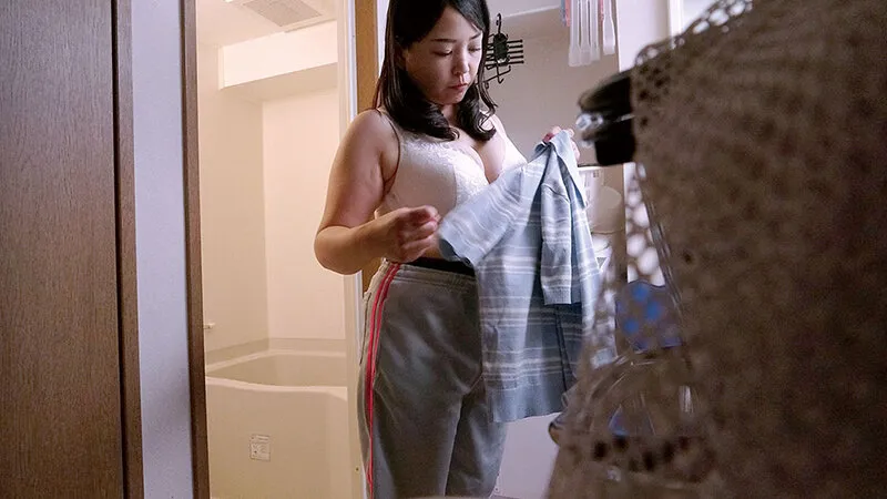 C-2969 I begged an older acquaintance on my knees, "Please let me have sex with you!!", screenshot 1