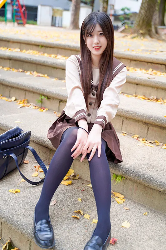 EROFV-302 Moe-chan is a highly educated girl who studies hard every day with the aim of entering a famous univ, screenshot 1