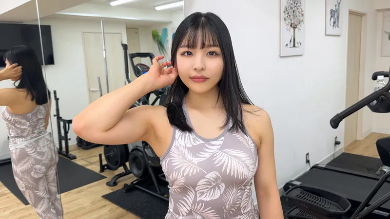HMDNV-880 A lewd married gym trainer who devours men and squeezes out their semen with her well-trained vagina, screenshot 1