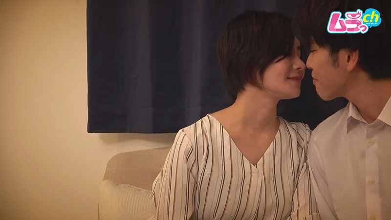 GRMO-146 Hotel Voyeurism: A young handsome employee falls into the trap of a frustrated married female boss's , screenshot 2