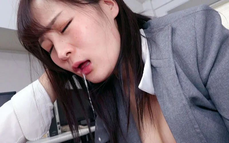 HNBR-012 "I can't ask for help... I'm so strong..." Pushed onto the desk, trapped in the office with no escape — Mio Aizawa, 相沢澪, screenshot 4