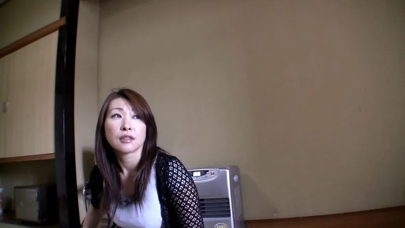 VNDS-7002 Stepmother And Son's Fakecest Trip Steals Father's Looks, screenshot 2