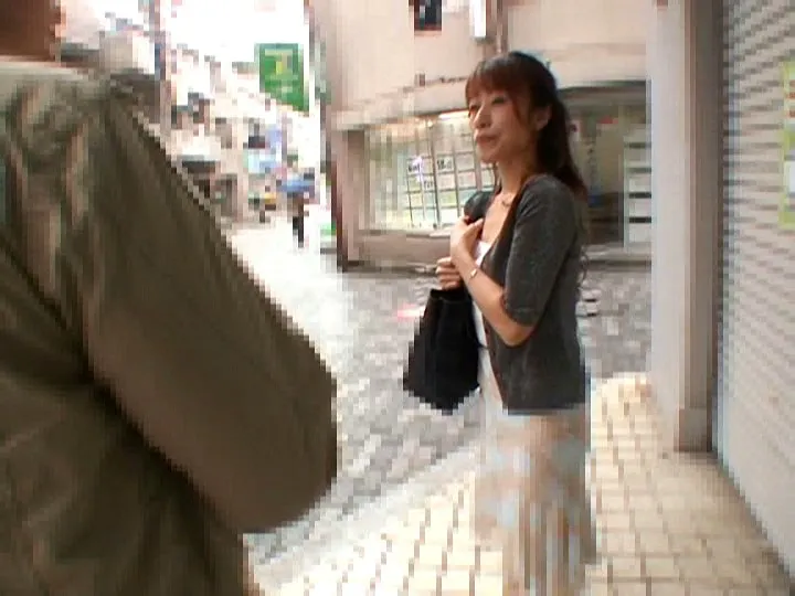 VNDS-994 Picking Up Aunties on the Street, screenshot 5