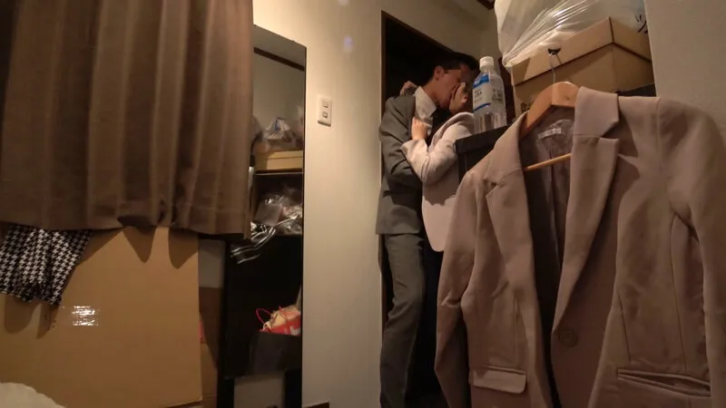 BDST-064 我慢できない…玄関セックス 扉一枚隔てた向こうは外。バリキャリOLの汚部屋でNGR 一条みお — Mio Ichijo, 一条みお, スクリーンショット 1
