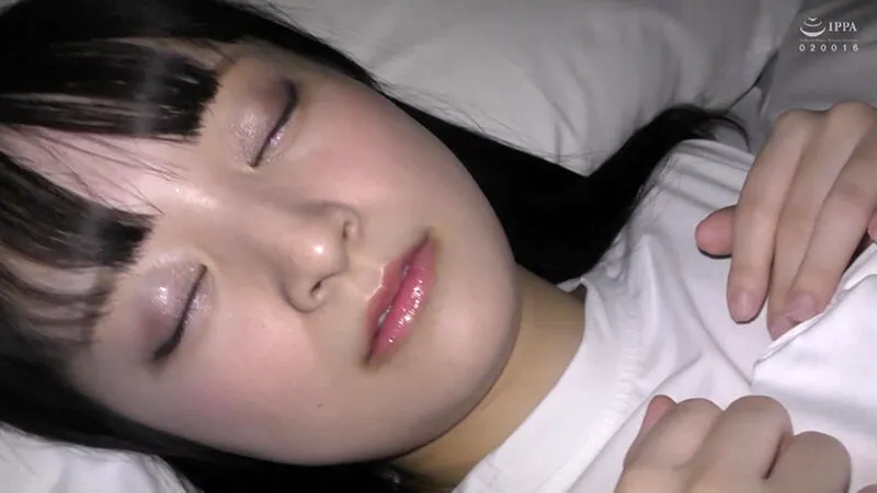 TSSR-2624 A doll-faced, fair-skinned, big-breasted girl who will even lick your balls., screenshot 1