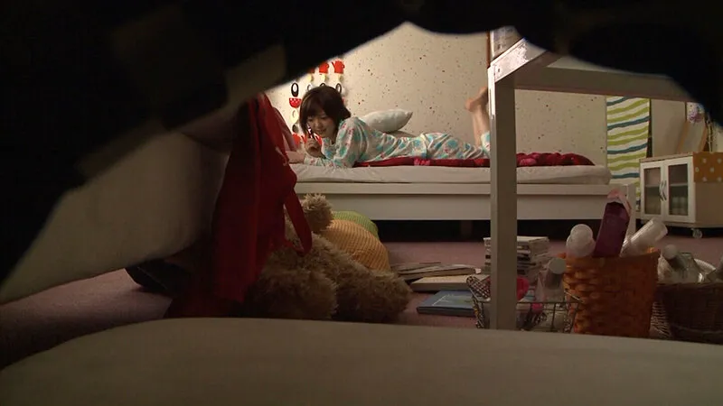 TSSR-3004 A woman is secretly filmed having phone sex with her boyfriend., screenshot 1