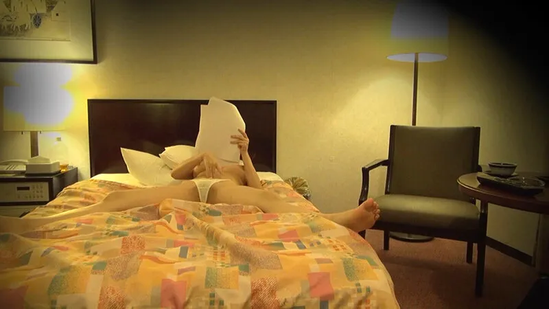 TSSR-3005 A busty office lady's relaxation time during a business trip. Her hand naturally reaches down there., screenshot 2