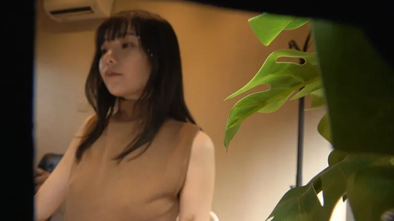 TSSR-3007 A beautiful woman starts masturbating while working remotely., screenshot 1
