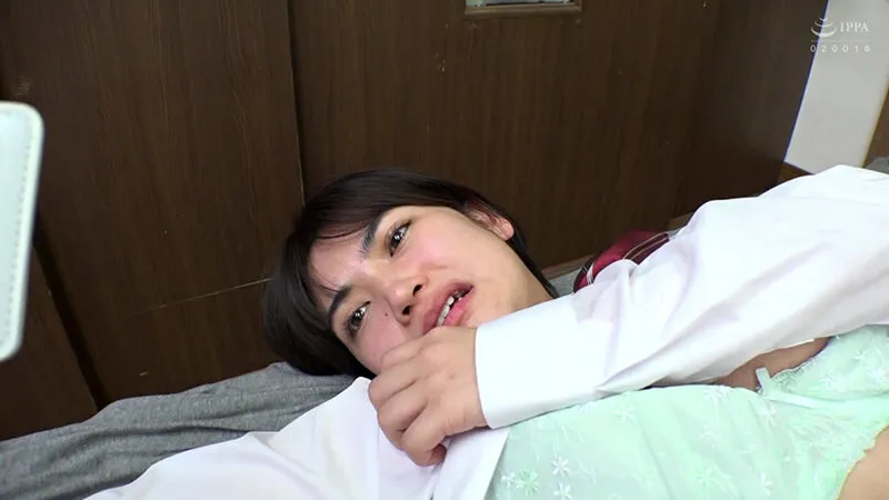 TSSR-3206 A tomboyish high school girl struggling to perform oral sex., screenshot 3