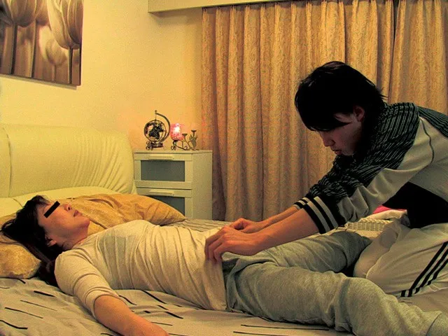 KAZK-031 If You Fool with Your Roommate Aunt and Massage Her in Dangerously Suggestive Places...., screenshot 2
