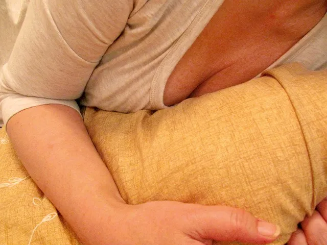 KAZK-031 If You Fool with Your Roommate Aunt and Massage Her in Dangerously Suggestive Places...., screenshot 6