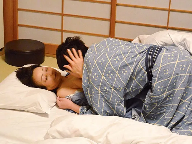 OFKU-001 上州温泉母子旅情 今日、母ちゃんを抱きます。汀しのぶ — Shionobu, 汀しのぶ, スクリーンショット 2