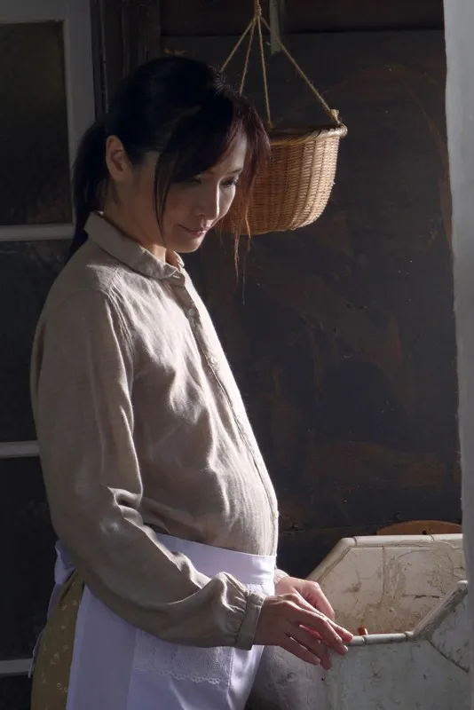 ORG-014 Showa Forbidden Secret Story -The Night Before Going To War I Slept With My Son- Izumi Terasaki — Izumi Terasaki, screenshot 1