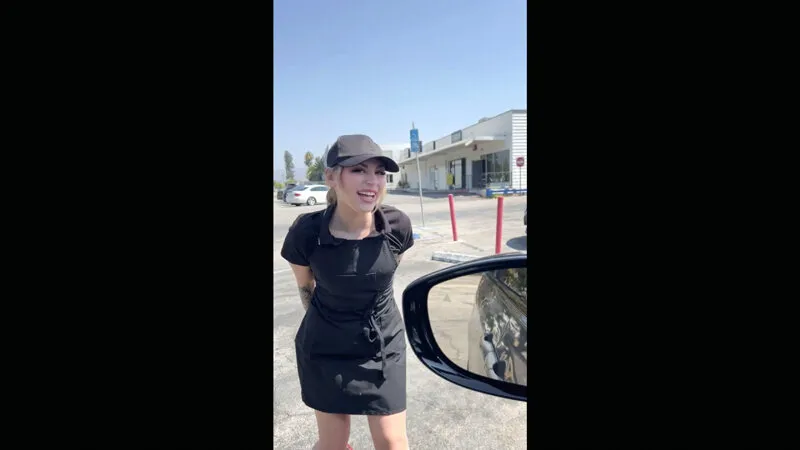 HIKR-251 The beautiful woman who is the poster girl for a famous Los Angeles hot dog stand turns into a toy mo, screenshot 1