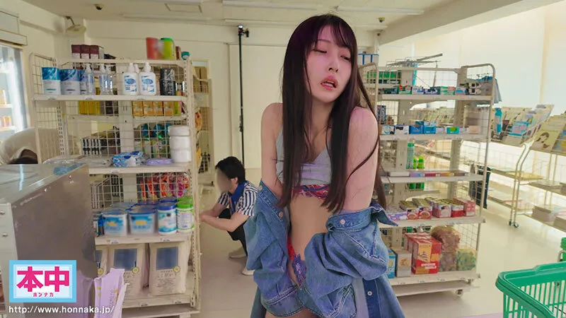 HMN-801 Time Stop x Group Aphrodisiac Device Super Lewd State Convenience Store Female Clerks & Female Custome — Hanamori Kaho, Minase Rita, Mizuki Amane, screenshot 2