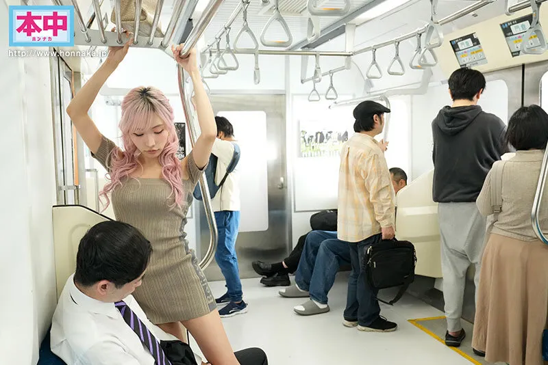 HMN-858 Appearing! Reverse Pervert Gal A perverted girl on a train who grabs the crotch of a timid-looking man — Haruyo Mocha, screenshot 1