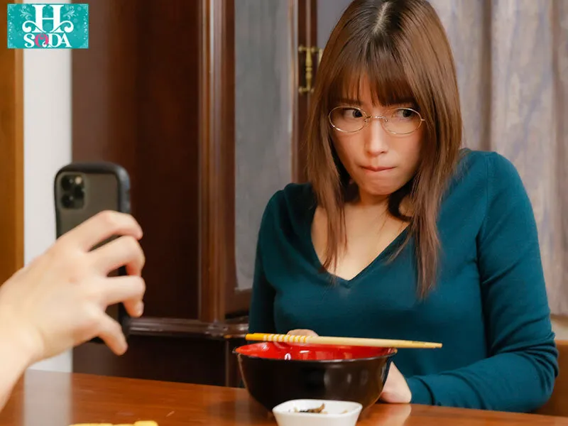 HSODA-125 The sweet trap of a serious, plain, big-breasted aunt. She lures her nephew, a student preparing for — Hinata Tachibana, 橘内ひなた, screenshot 2