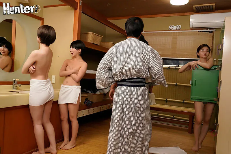 HUNTC-552 A flat-chested girl challenges herself to enter the men's bath wearing only a towel wrapped around h, screenshot 2