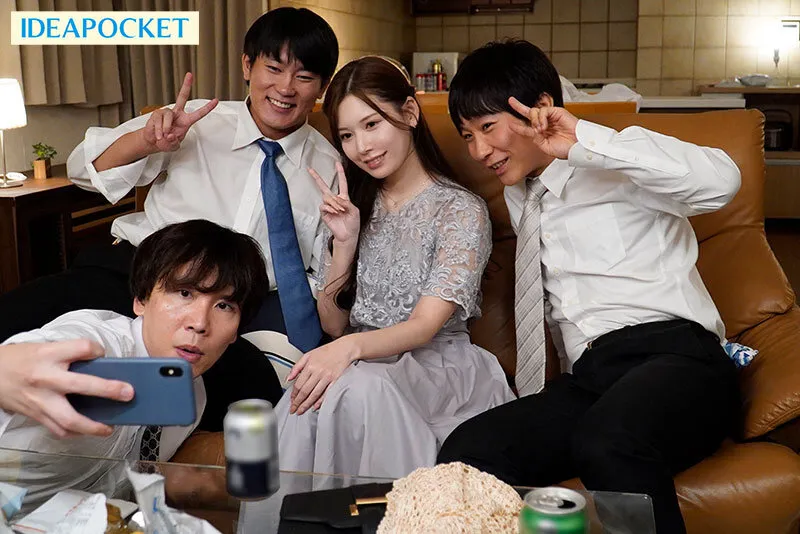 IPZZ-525 "Let's all have sex." A slutty unmarried woman gets horny at a wedding after-party and eats all the m — Tsumugi Akari, screenshot 1