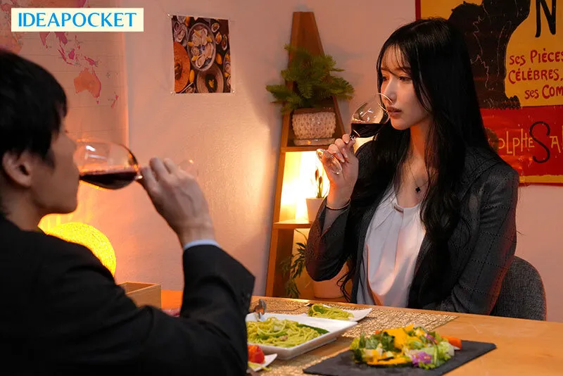IPZZ-807 A serious receptionist who was taken home from a love hotel gets drunk and turns into a slut, taking — Fujisaki Mai, screenshot 1