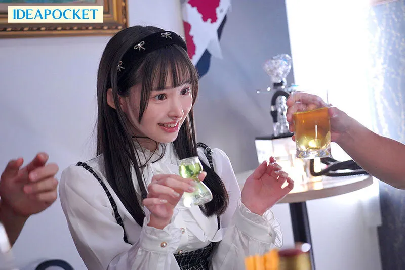 IPZZ-811 This innocent idol gets drunk at a party and turns into a slutty bitch who eats all the dicks of peop — 山田鈴奈, スクリーンショット 1