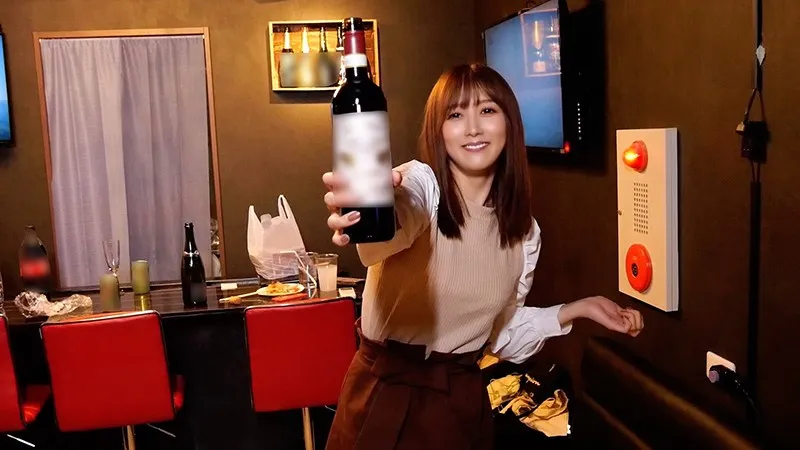 MCKT-016 Hot Girls Who Love To Party! Girls Pick Up Guys To Fuck On The Street Corner Hibiki Otsuki — Hibiki Otsuki, screenshot 1