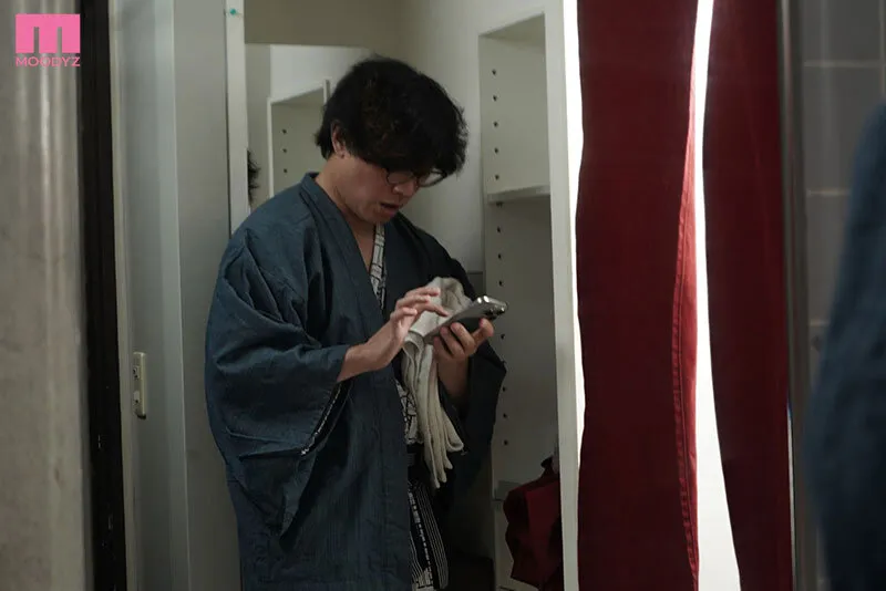 MIDA-472 Depressed Erection NTR: Just Looking at Her J-Cup Gravure Idol's Phone... Sexually Harassing Presiden — Gojo Ren, screenshot 1