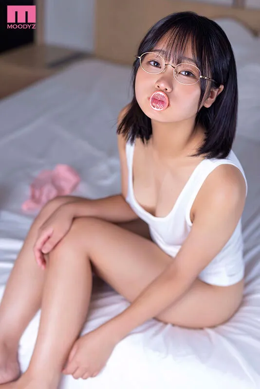 MIDA-587 I went with my teacher. I went on a trip alone with a female student who seemed to have a crush on me — Mai Kanaumi, screenshot 6