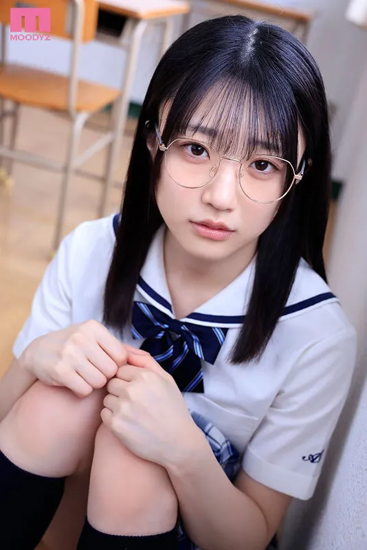 MIDA-684 The always-lonely, plain-looking literary girl is our convenient semen shower masturbation pet, Kira — KIRA, 輝星きら, screenshot 1