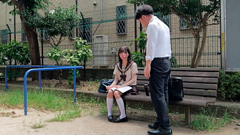 MKMP-701 駅弁ピストンから始まった恋心 大人の腕力に抗えず、逃げられない中出しをされてしまった私。あの日を忘れることが出来ず、今では一体化してしまいそうな抱きつき交尾をしています。 日向由奈 — 日向由奈, スクリーンショット 1