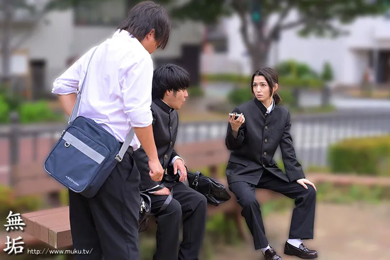 MUDR-355 男装痴女の童貞狩りスクールライフ 男子校の同級生がまさかの女の子!?秘密を知ってしまったクラスメイトを痴女誘惑で口封じ 倉本すみれ — 倉本すみれ, スクリーンショット 1