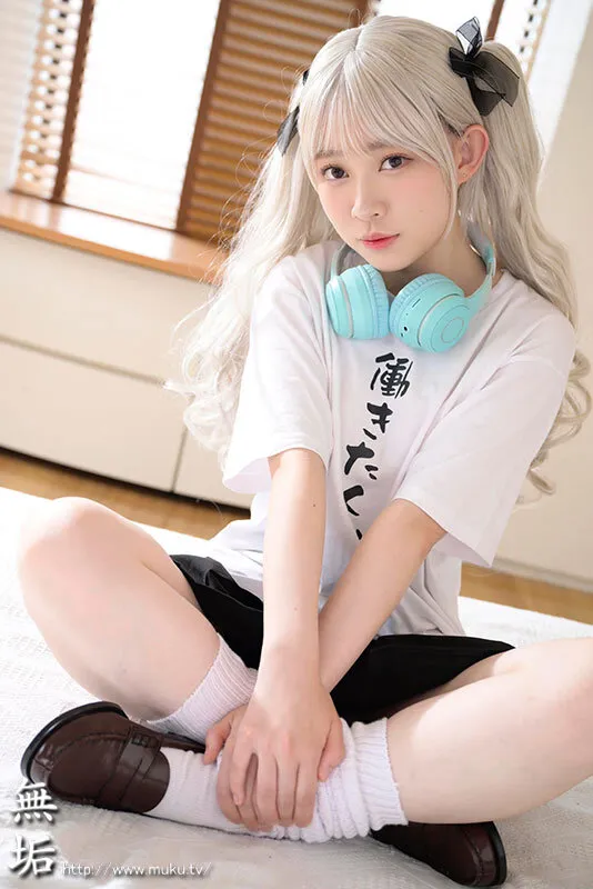 MUKC-113 Horny Cosplayer Immersed in Old Men - Sensitive, Peeing, Perverted Clothed Sex with a Pure and Shut-I — Honoka Nanase, screenshot 1