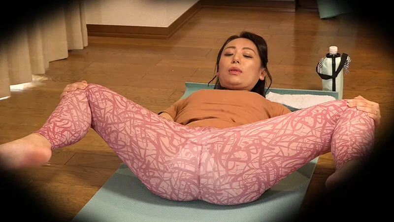 PARATHD-3406 Picking up hot yoga beautiful mature women! Raw creampie in sweaty pussy of a big-assed yoga wear, スクリーンショット 1