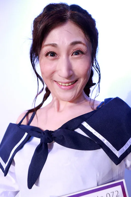 PARATHD-3458 五十路アイドル「GoziU」デビュー!ゴジューの美熟女たちが歌って踊ってLIVEでポロリ!完全版 — Saionji Mio, 徳山翔子, 眞ゆみ恵麻, スクリーンショット 4