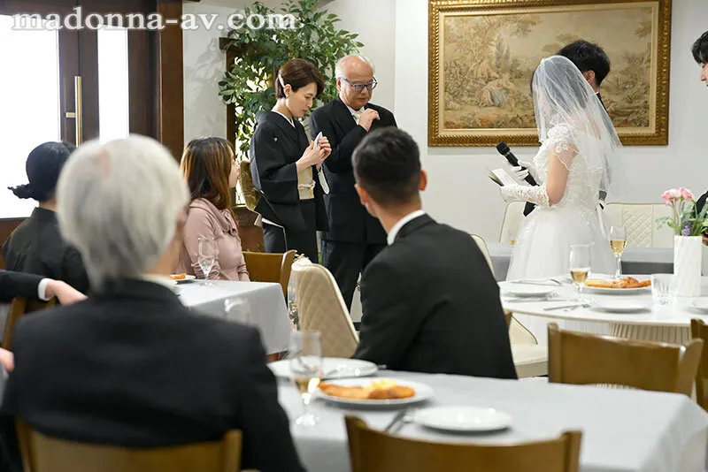 ROE-486 Watching over her daughter's happiness... Mother Fuyuka Hoshi was playd by her son-in-law at the weddi — Hoshi Fuyuka, screenshot 1