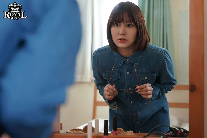 ROYD-294 My sister is plain and modest, but when she takes off her glasses, she turns out to be a stunning bea — Otori Miyu, screenshot 2