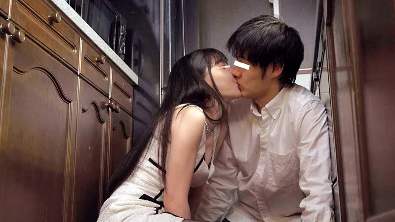 SCOP-896 When I met my first love at a class reunion, he got drunk and passed out... I went to look after him , screenshot 3