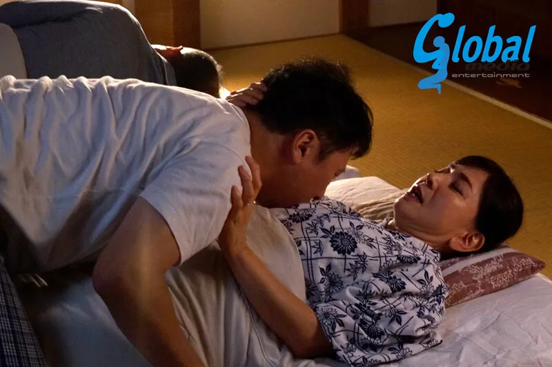 SMOM-006 Shin Abnormal Sexual Intercourse: Mother and Son at Sixty, Part Two: A mother and son fall into forbi — Aoba Konatsu, 青葉小夏, screenshot 4