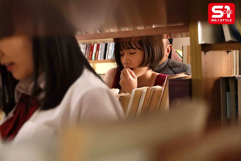SNOS-046 \"I'm an old lady...\" She resists being molested right next to her daughter, but she starts to feel — Saki Okuda, screenshot 4