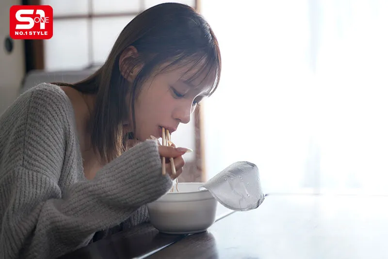 SNOS-219 During the New Year's holiday, a female student and an older caretaker were alone in an old student d — Kodama Nanami, screenshot 1