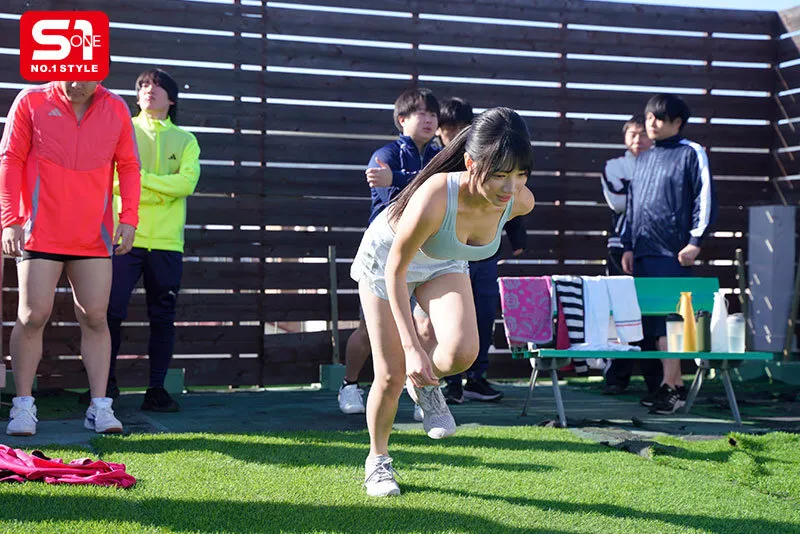 SNOS-273 A female track and field ace whose dreams were shattered by injury chooses to contribute to male athl — Moe Sakakibara, screenshot 1