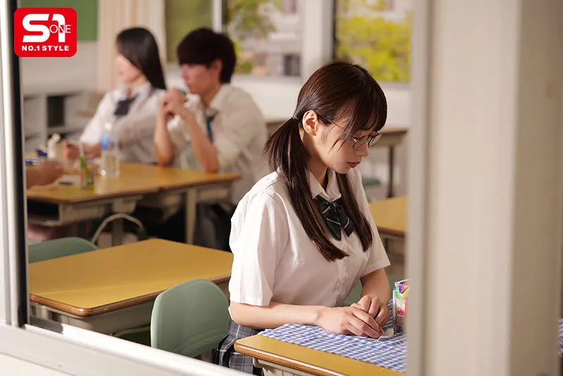 SONE-908 \"Please use my pussy anytime.\" A schoolgirl who doesn't want to be left out uses her body to flatte — Kodama Nanami, screenshot 1